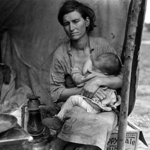 'Madre migrante', imagen de la fotógrafa Dorothea Lange que muestra a los desposeídos cosechadores de California y se centra en Florence Owens Thompson, de 32 años y madre de 7 hijos. / Foto: Dorothea Lange / Vikipedia