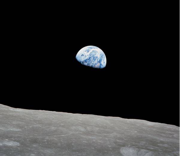 La primera gran fotografía de la Tierra en color, gracias a la tripulación del Apollo 8.